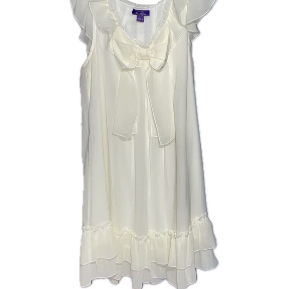 Sabrina Carpenter-Inspired Nightgown – Elegant & Chic!